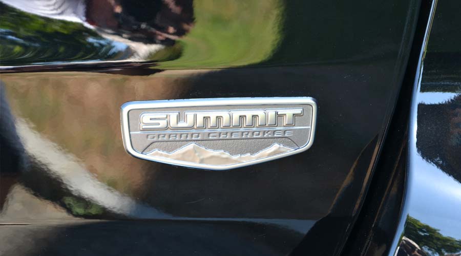 Grand Cherokee Summit Platinum a noleggio con conducente