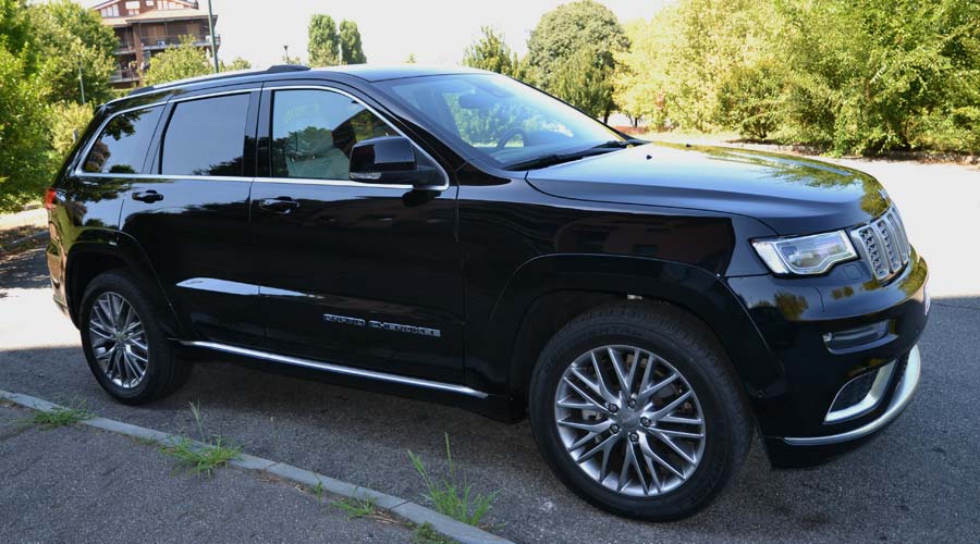 Grand Cherokee Summit Platinum a noleggio con conducente